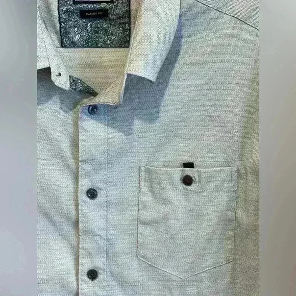 ✨7 Diamons Short Sleeve Performance Button-Up Shirt, classic fit size large - Picture 3 of 8